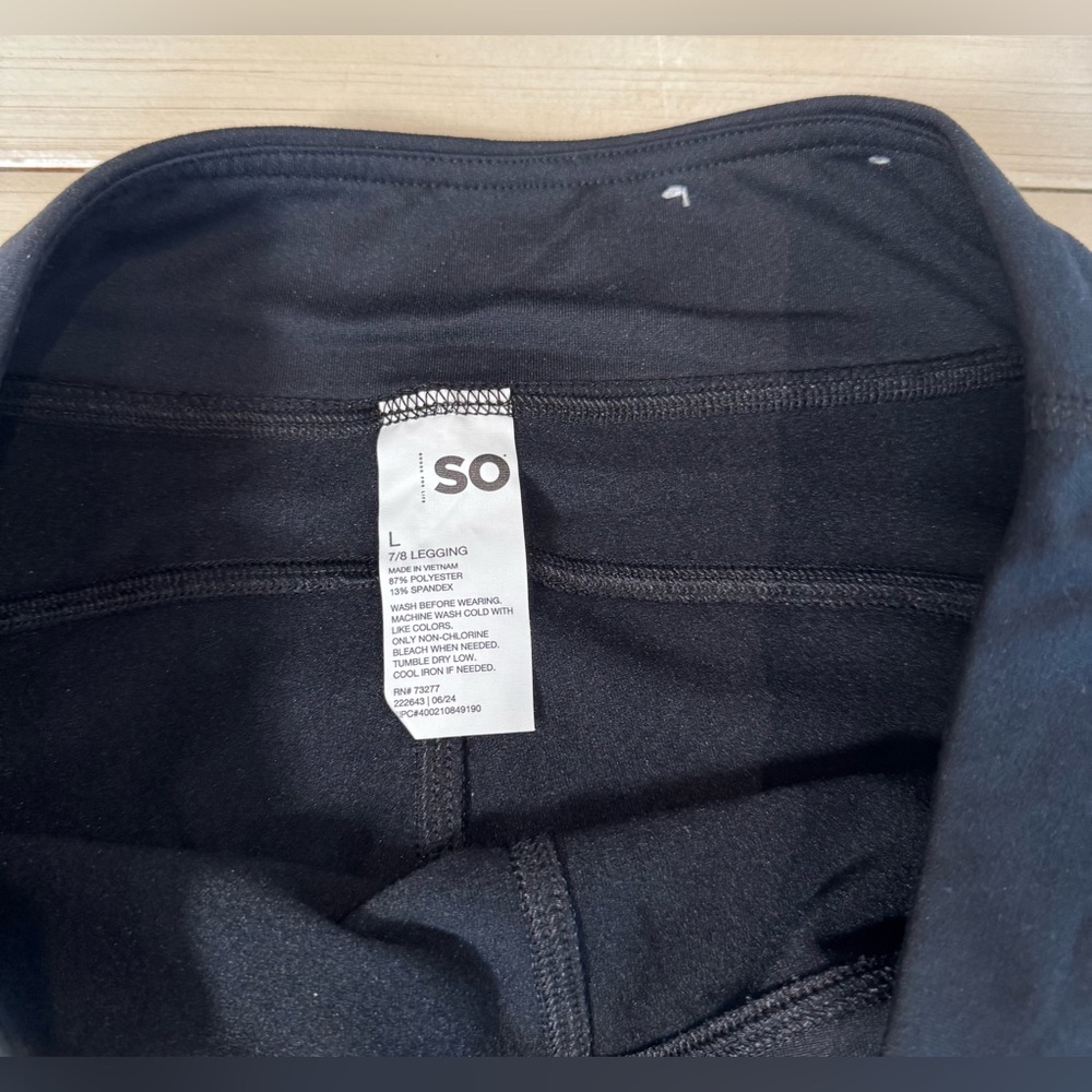 SO Sporty Black 7/8 Leggings with Pockets – Size Large (NWOT) - Picture 12 of 16